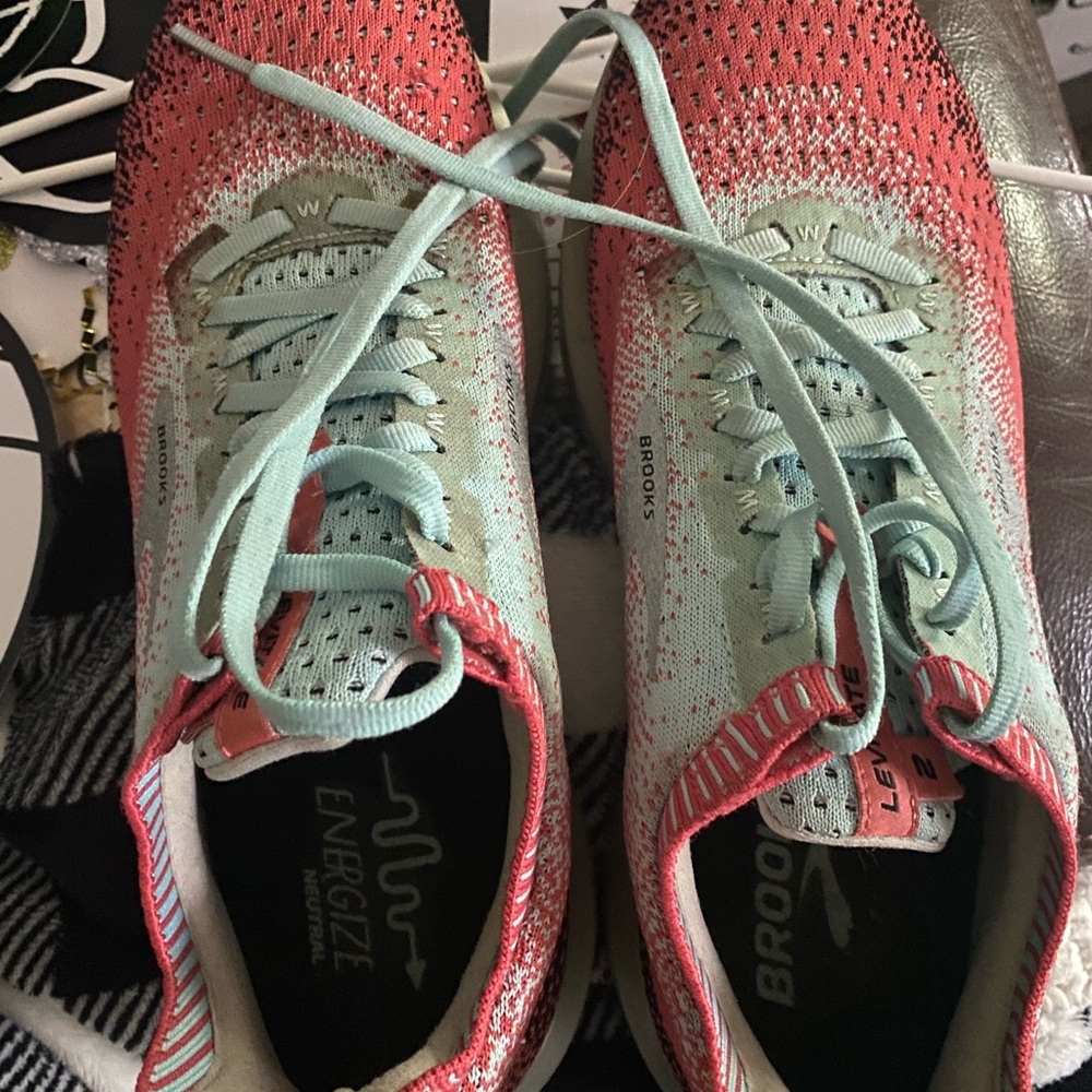 Brooks Red and Teal Ladies Athletic Shoes Lightweight Knit Design 8.5
